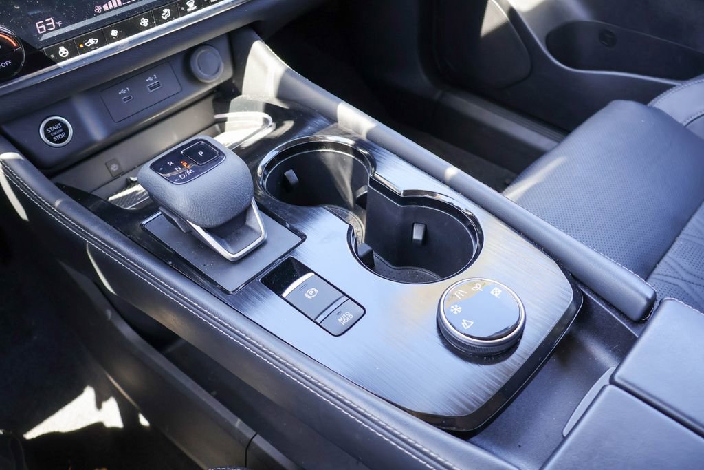 Used 2023 Nissan Rogue Platinum image 16