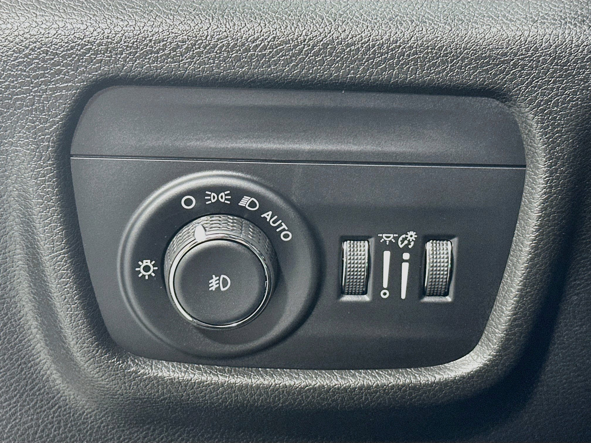 Used 2023 Jeep Grand Cherokee L Limited RWD image 10