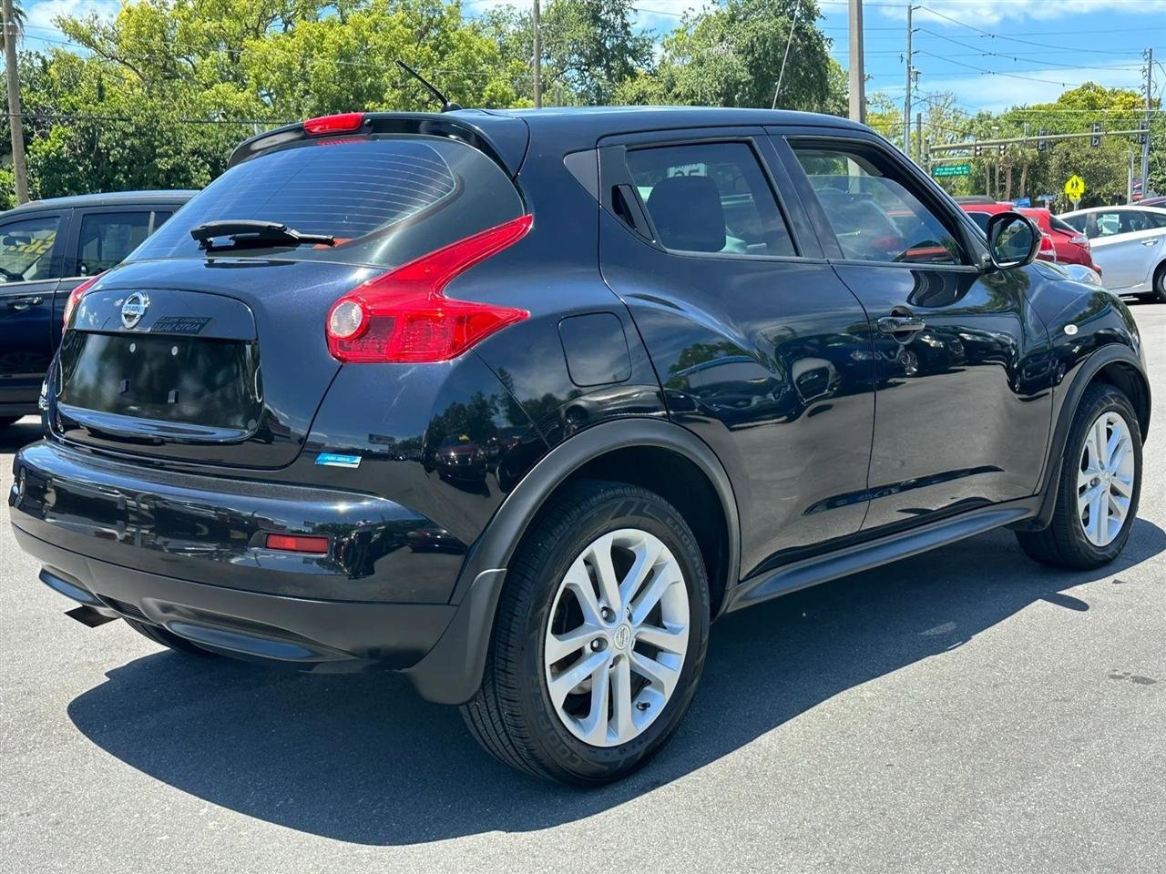 Used 2014 Nissan Juke S FWD image 14