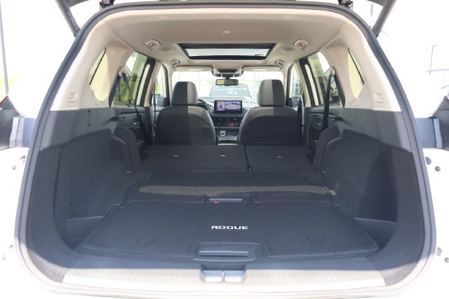 Certified 2025 Nissan Rogue SL w/ Tech Package AWD/4WD image 27