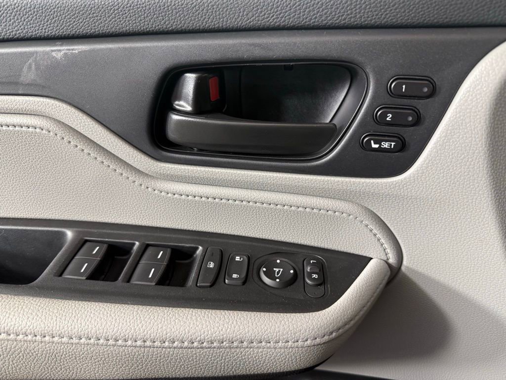 Used 2023 Honda Odyssey EX-L image 19