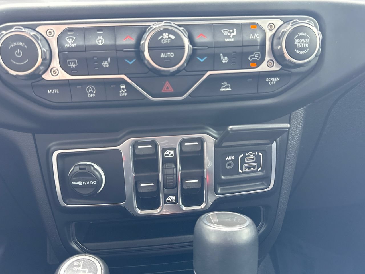 Used 2023 Jeep Wrangler Unlimited Sahara AWD/4WD image 22