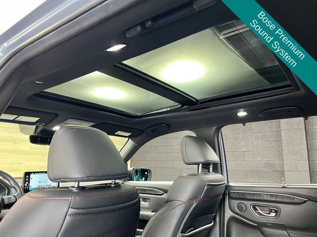Used 2025 Honda Pilot Black Edition image 4