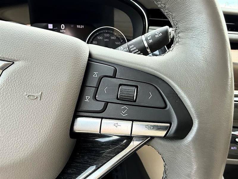 Used 2022 Cadillac XT6 Premium Luxury w/ Technology Package FWD image 37