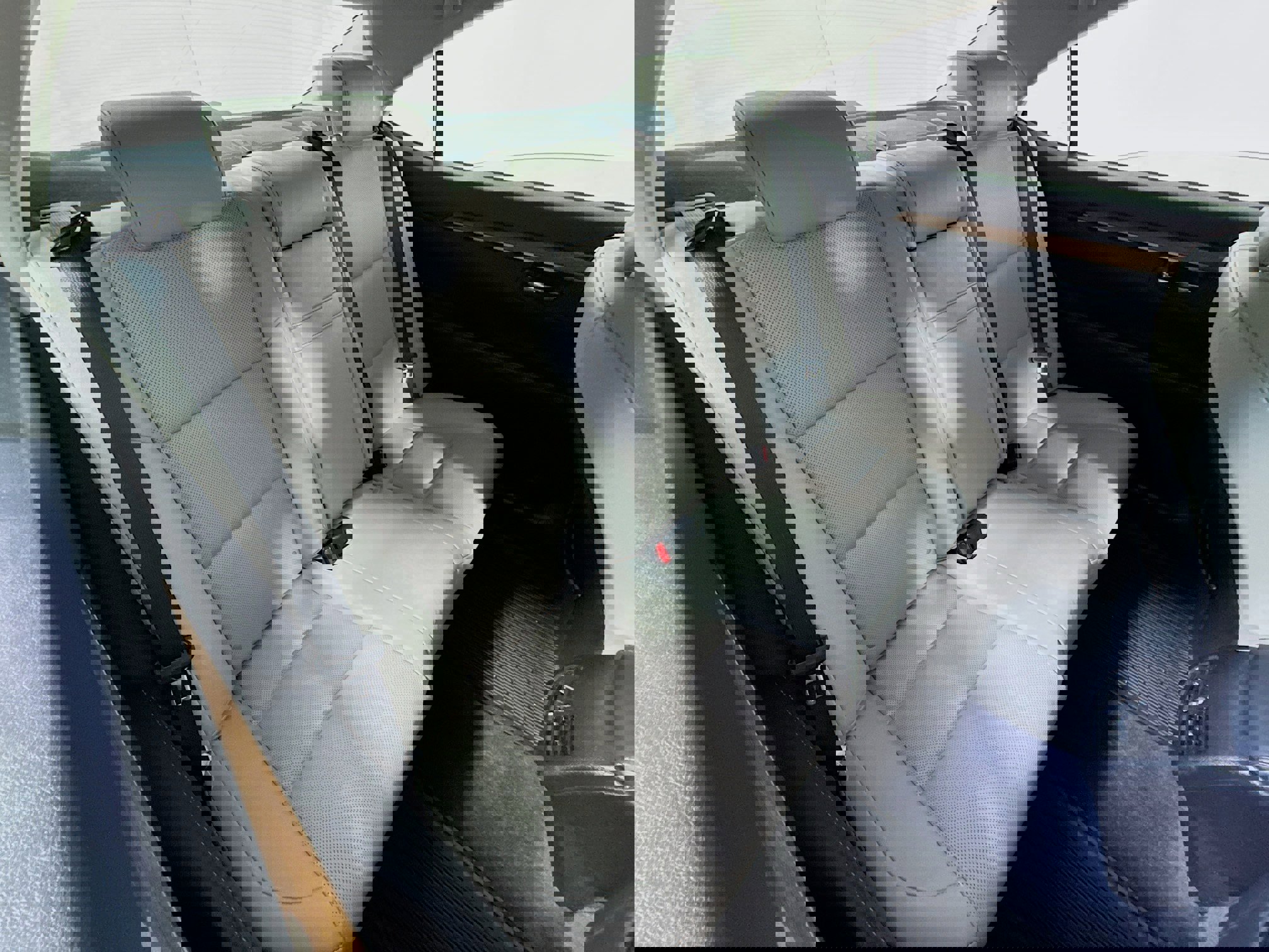 Used 2014 Lexus ES 300h w/ Premium Package w/Bamboo Trim FWD image 25