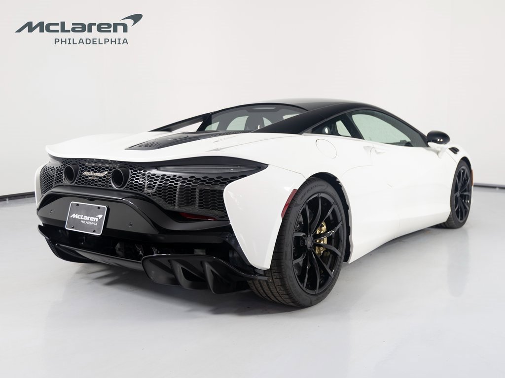New 2025 McLaren Artura image 5