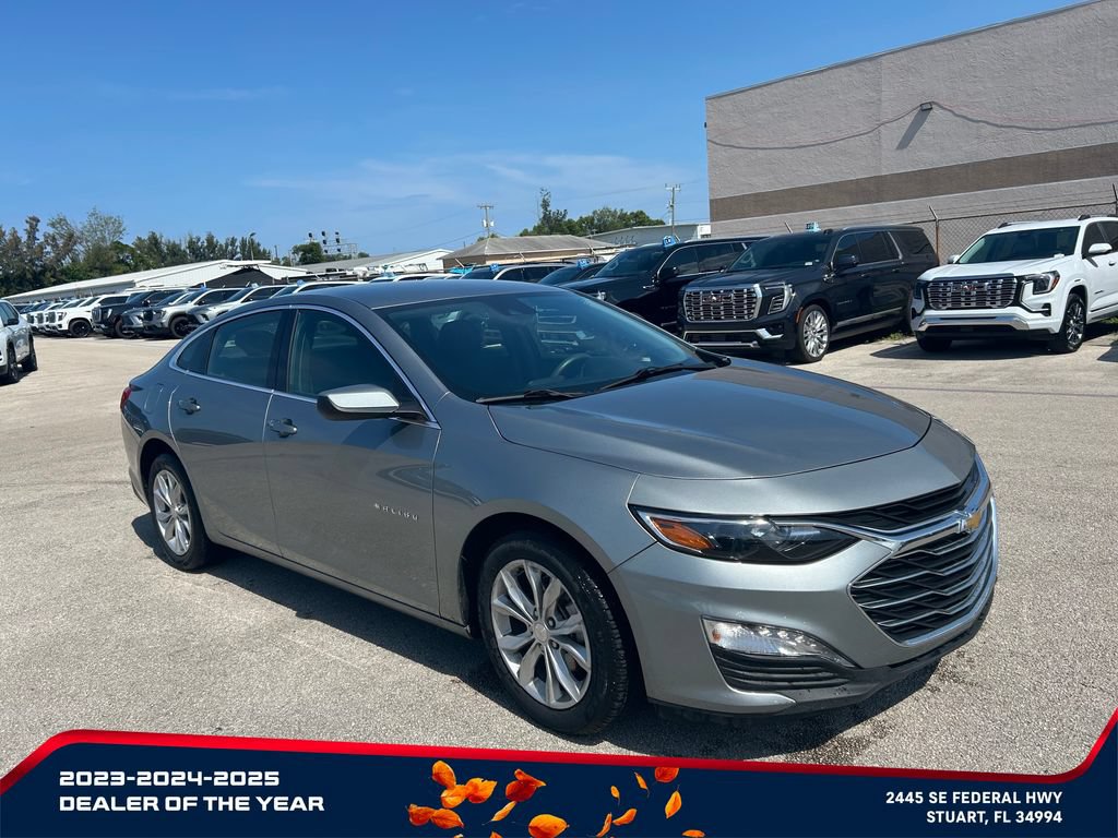 Used 2025 Chevrolet Malibu LT FWD image 2