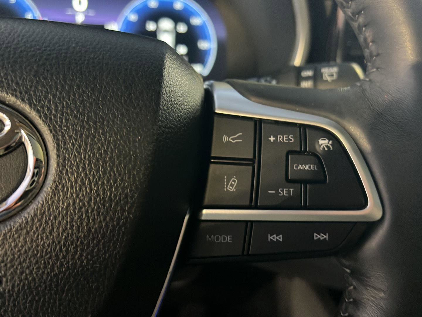 Used 2024 Toyota Highlander Limited image 23