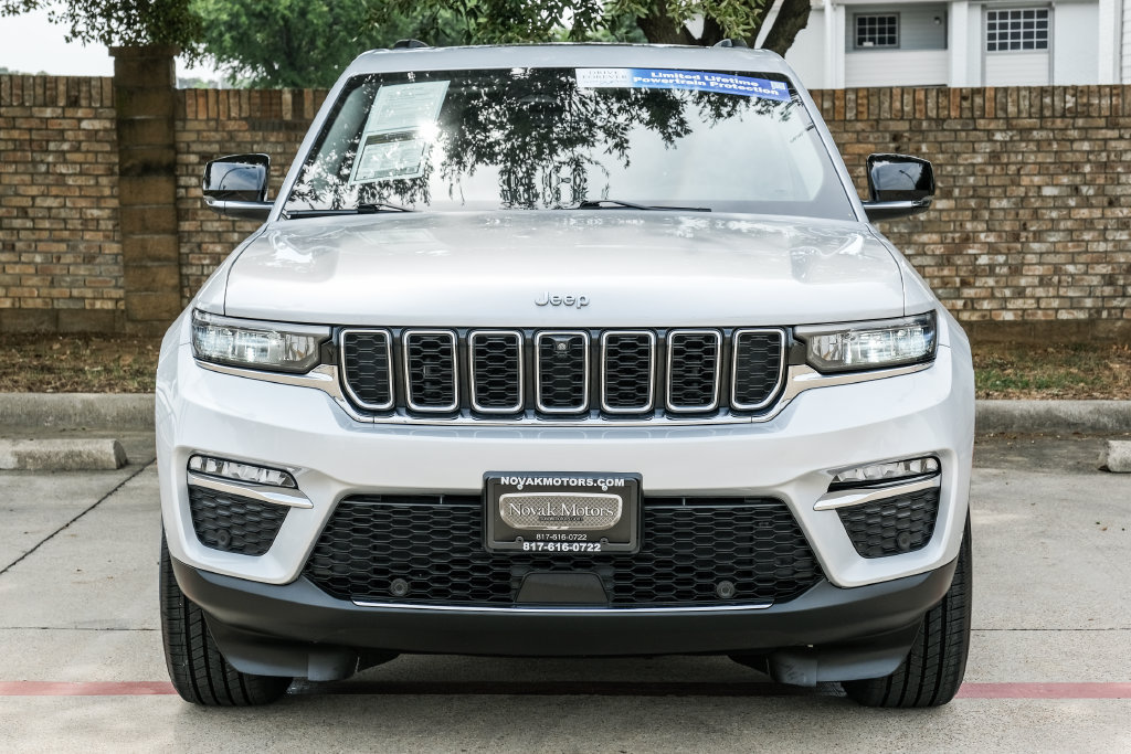 Used 2023 Jeep Grand Cherokee Limited w/ Luxury Tech Group II AWD/4WD image 11