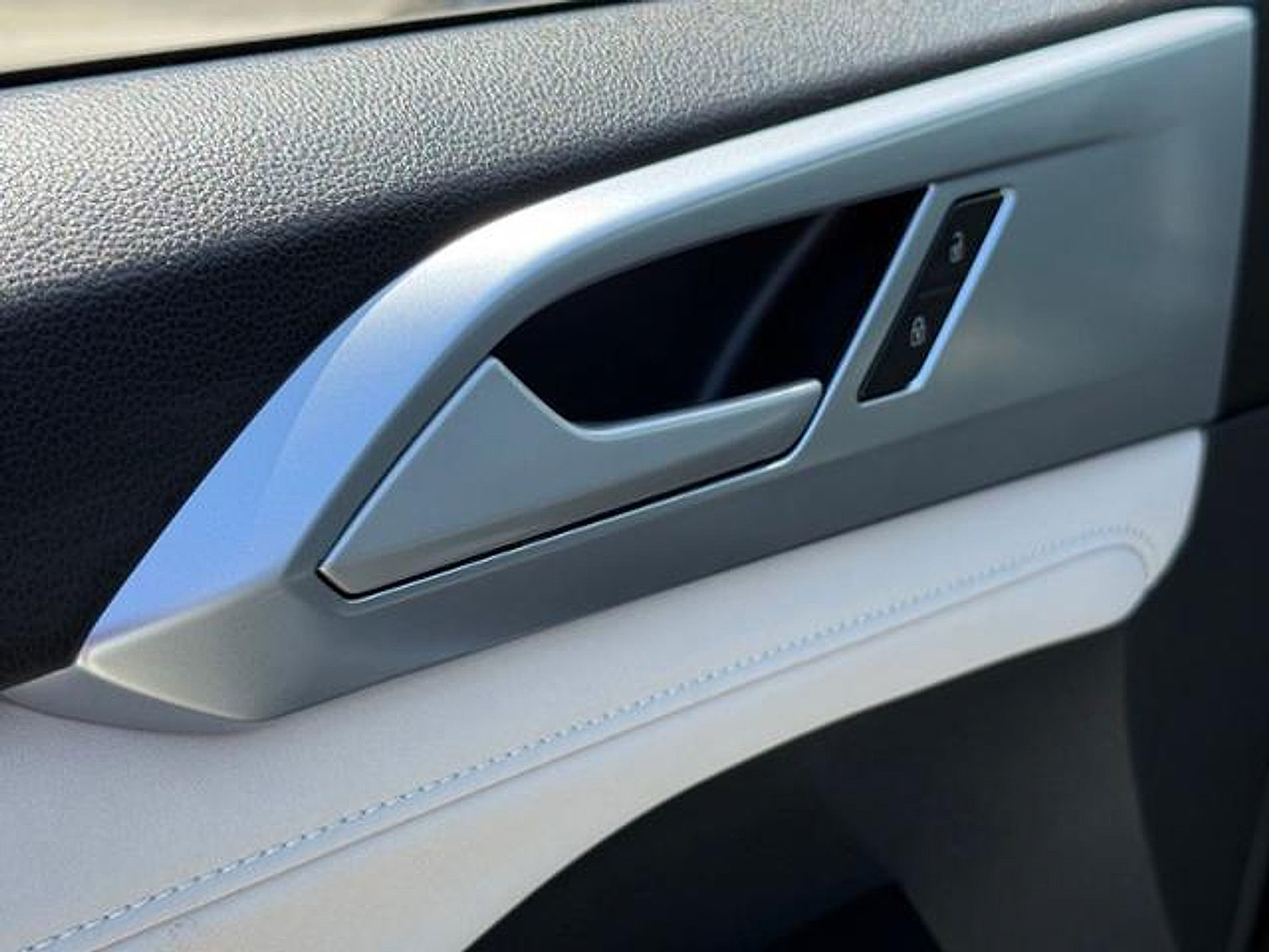 New 2026 Volkswagen Taos SE FWD image 10