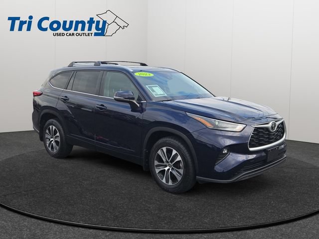 Used 2023 Toyota Highlander XLE FWD image 1