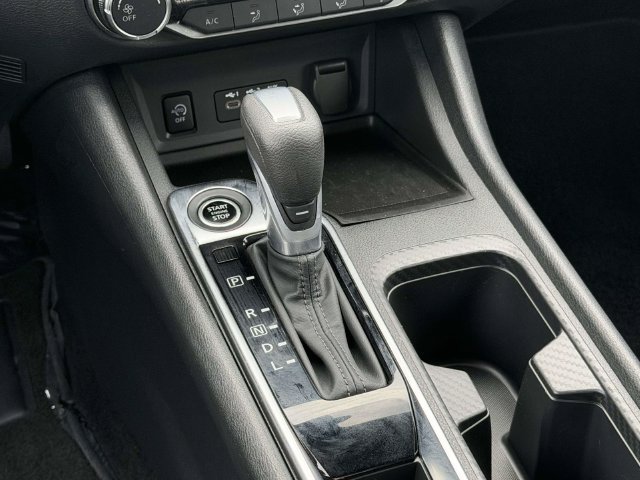 Used 2025 Nissan Sentra SV FWD image 21
