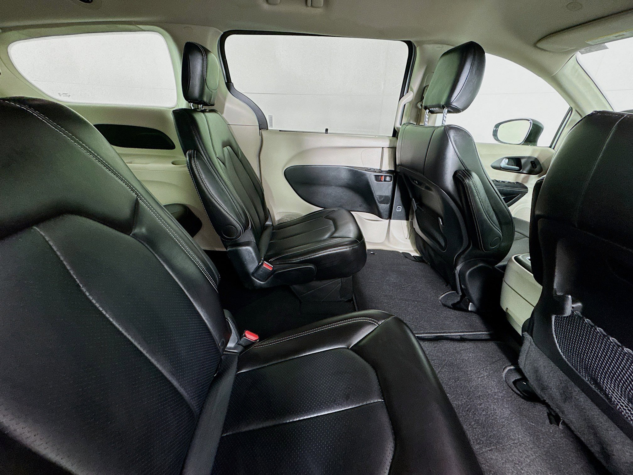 Used 2024 Chrysler Pacifica Touring-L FWD image 41