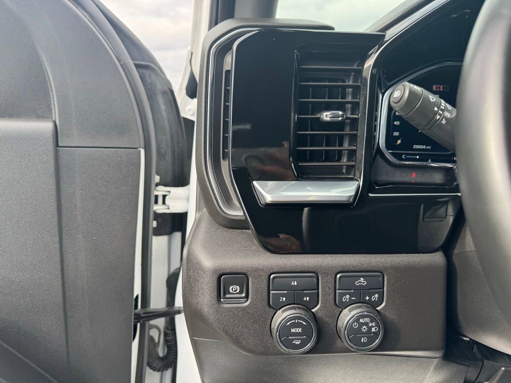 Used 2025 Chevrolet Silverado 2500 LT w/ Convenience Package image 12