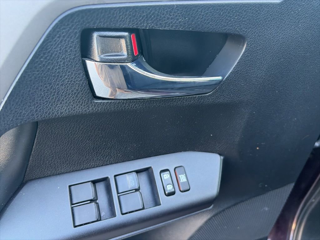 Used 2018 Toyota RAV4 XLE image 19