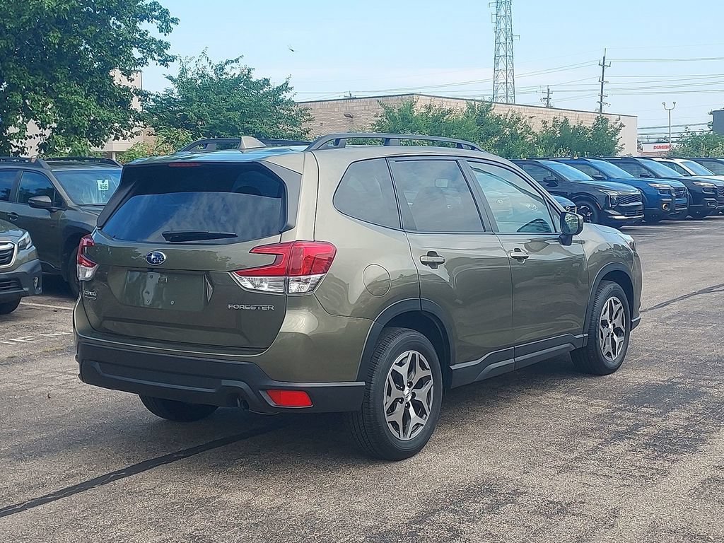 Used 2023 Subaru Forester Premium AWD/4WD image 6