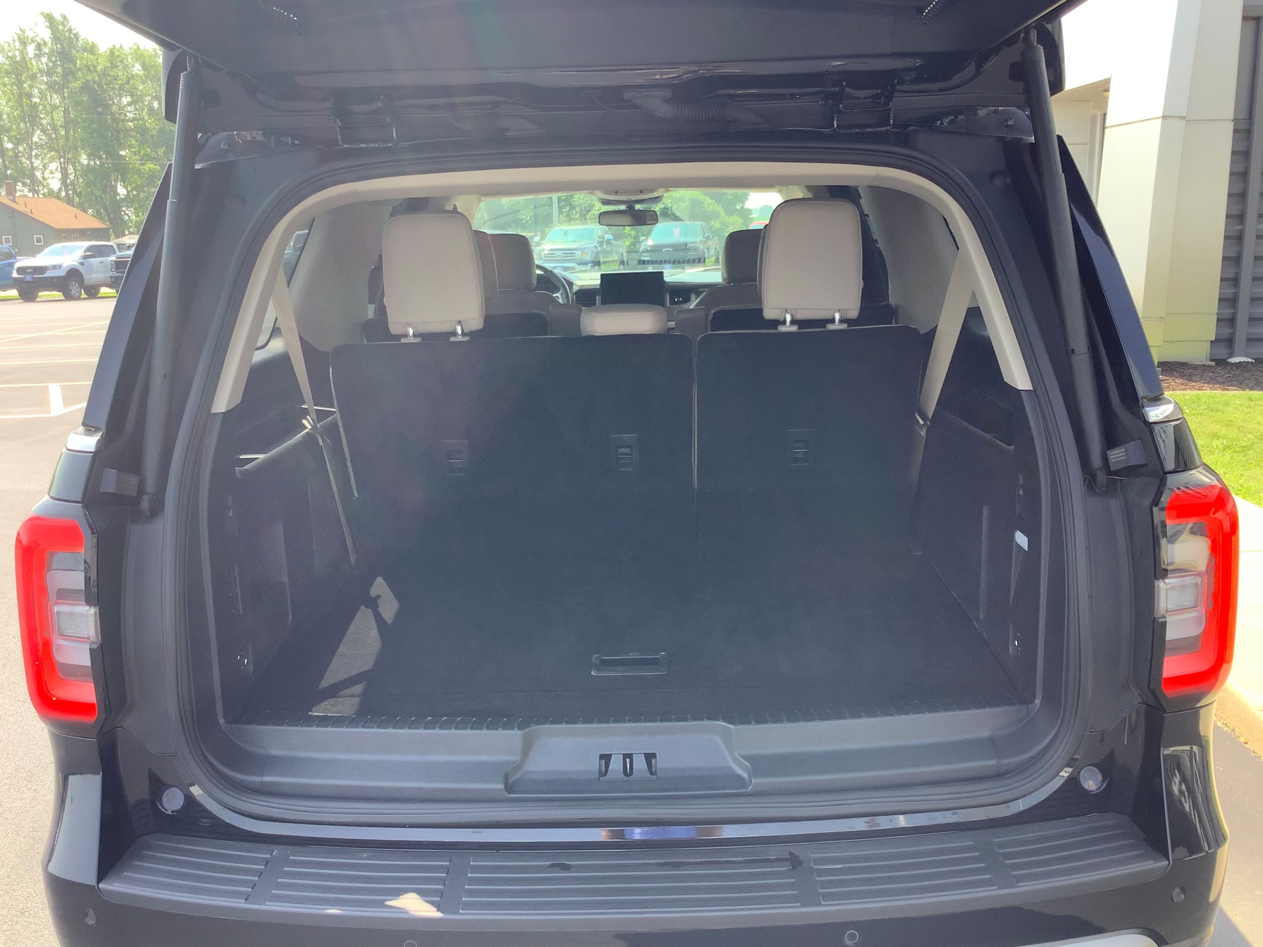 Certified 2023 Ford Expedition Max Limited AWD/4WD image 5