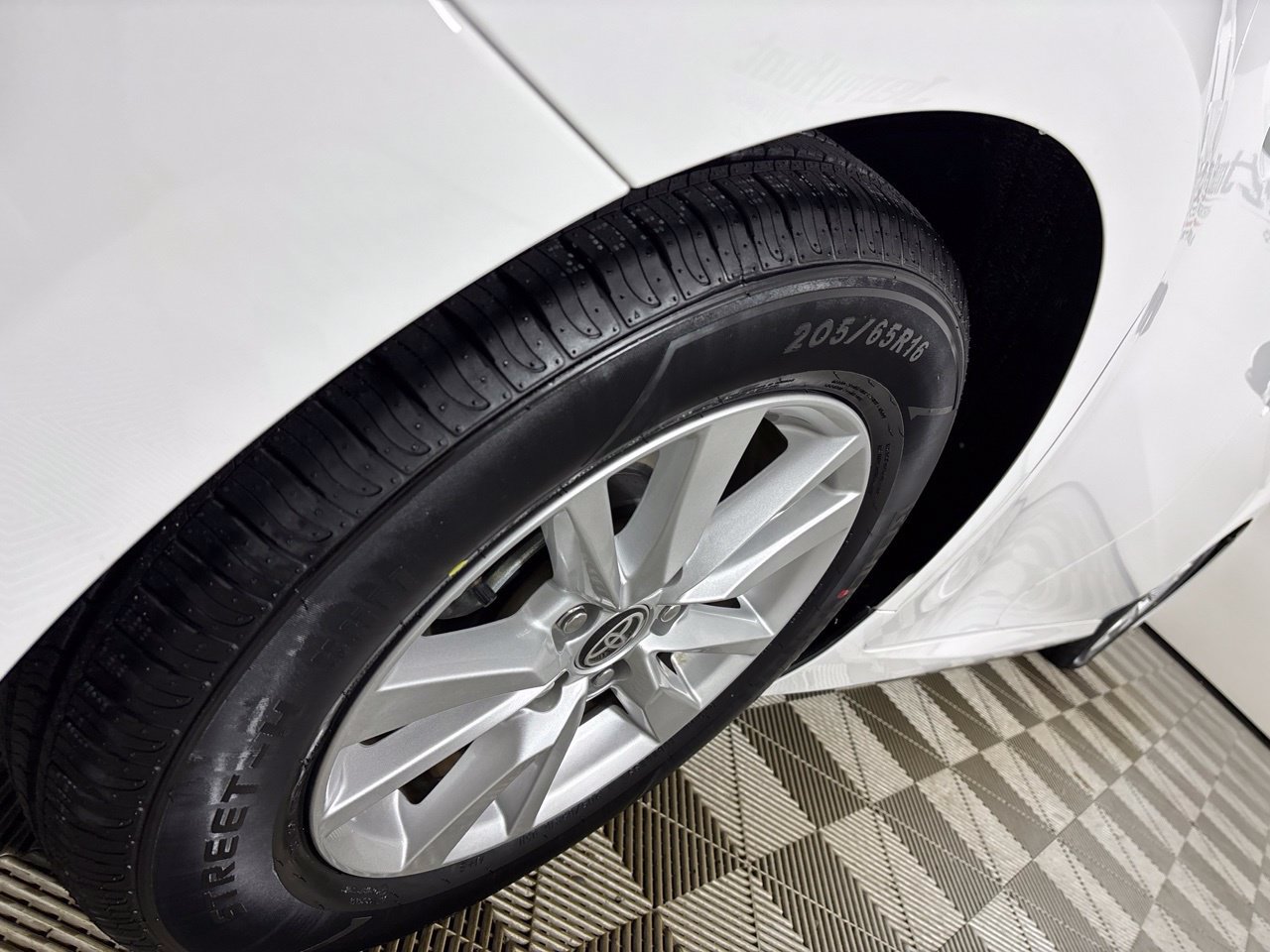 Used 2025 Toyota Camry LE FWD image 33