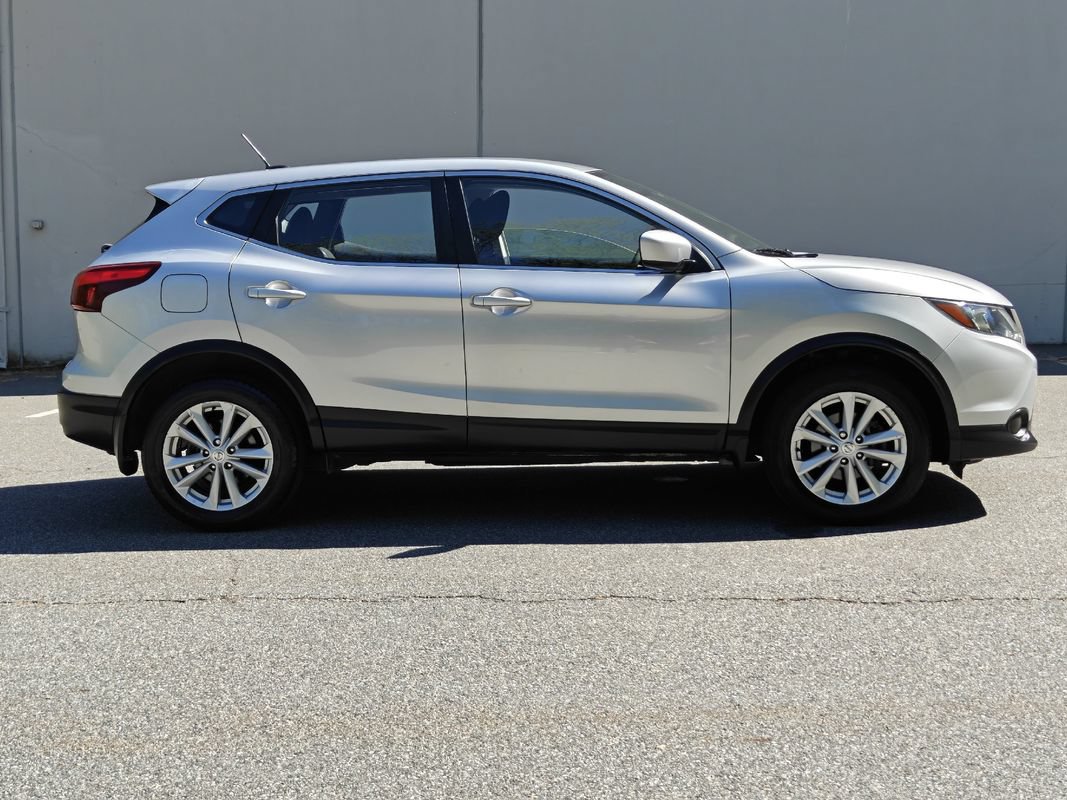 Used 2017 Nissan Rogue Sport S w/ S Appearance Package AWD/4WD image 9
