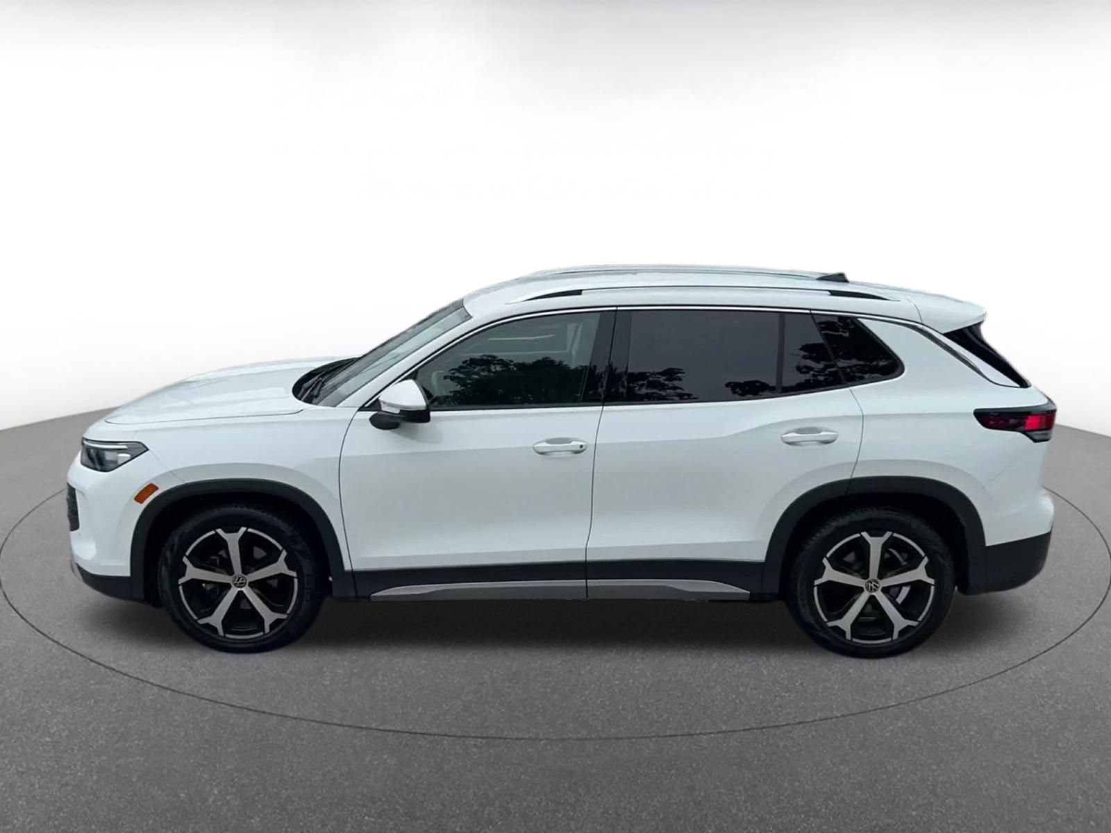 Used 2026 Volkswagen Tiguan SE FWD image 8