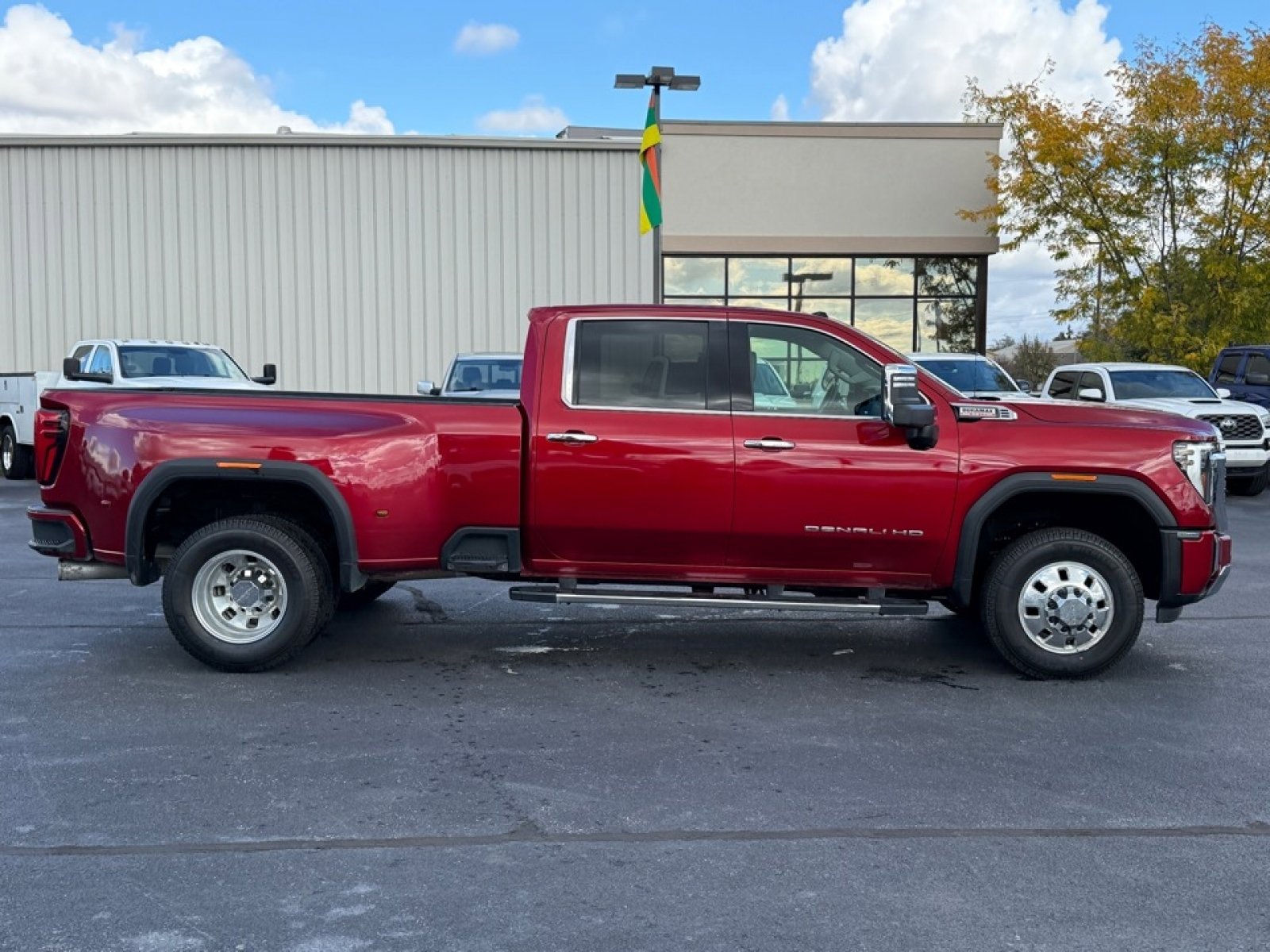 Used 2024 GMC Sierra 3500 Denali w/ Technology Package image 9
