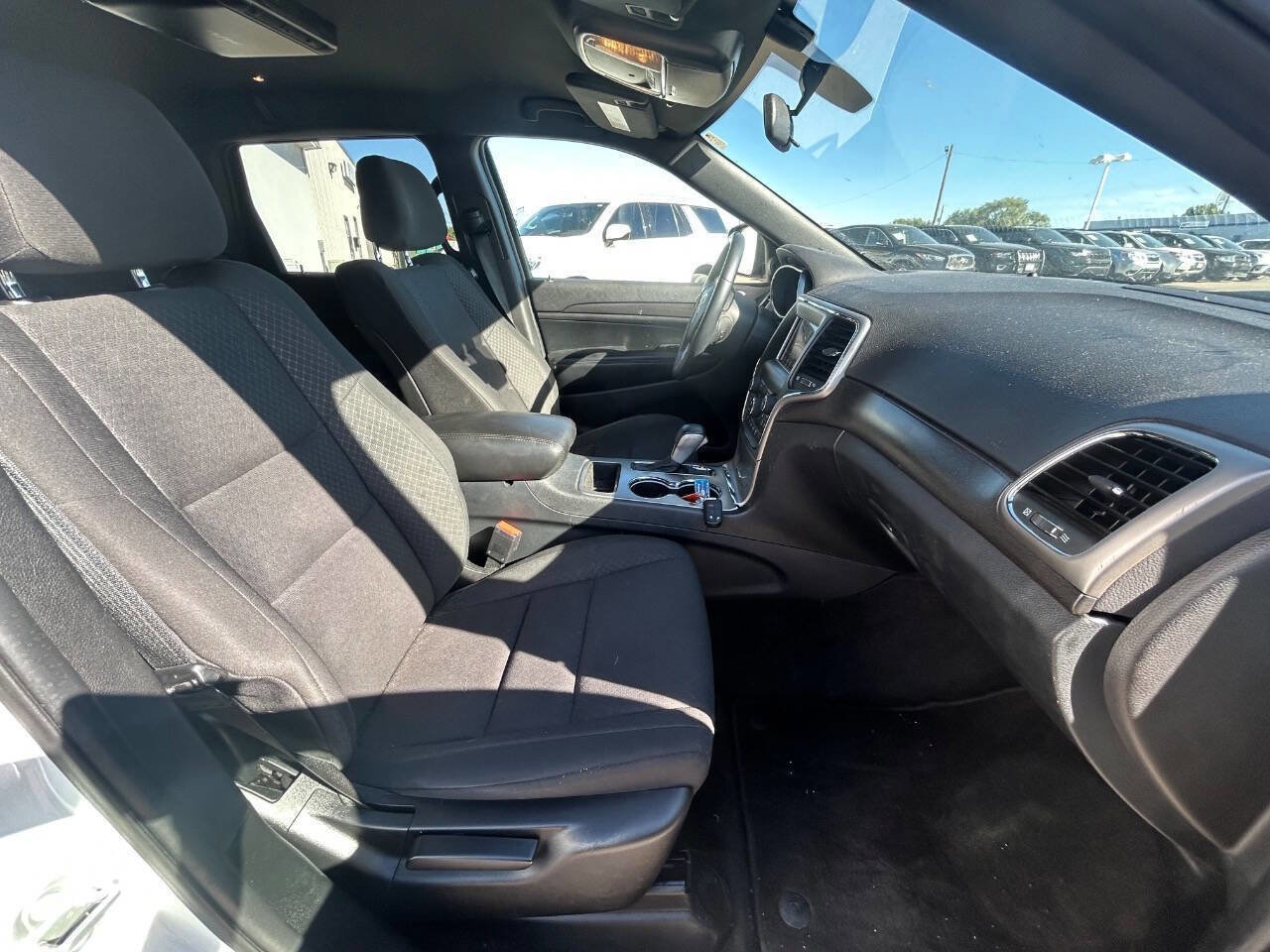 Used 2018 Jeep Grand Cherokee Laredo image 13