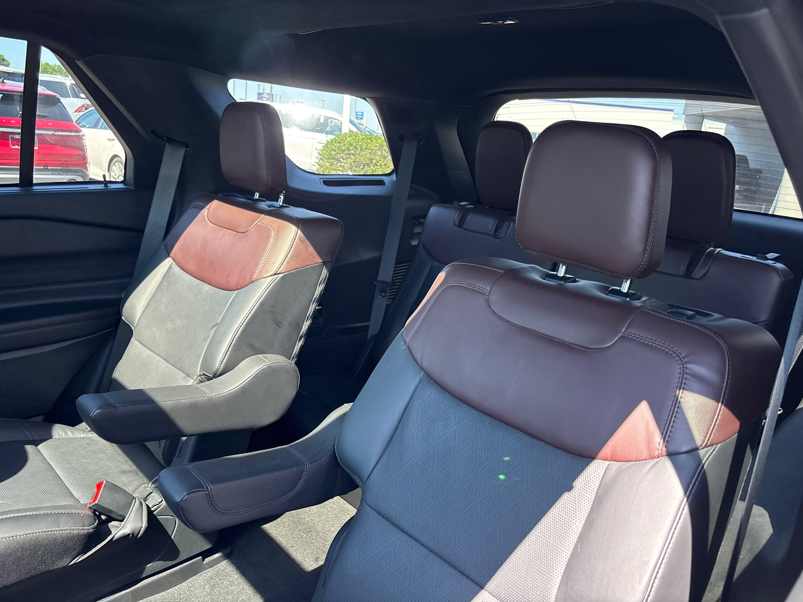 Used 2023 Ford Explorer Platinum w/ Technology Package AWD/4WD image 25