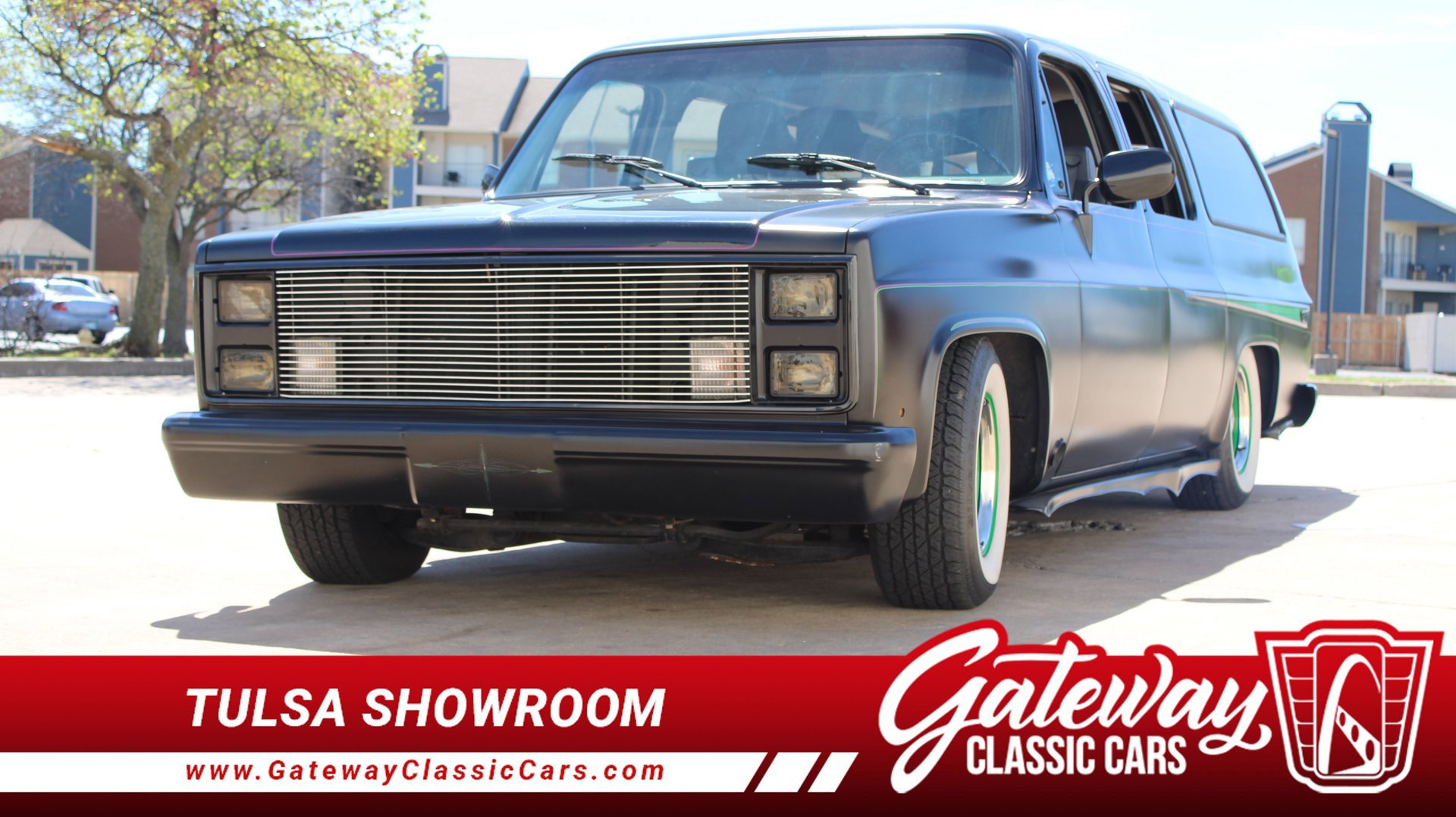 Used 1988 Chevrolet Suburban 2WD image 1