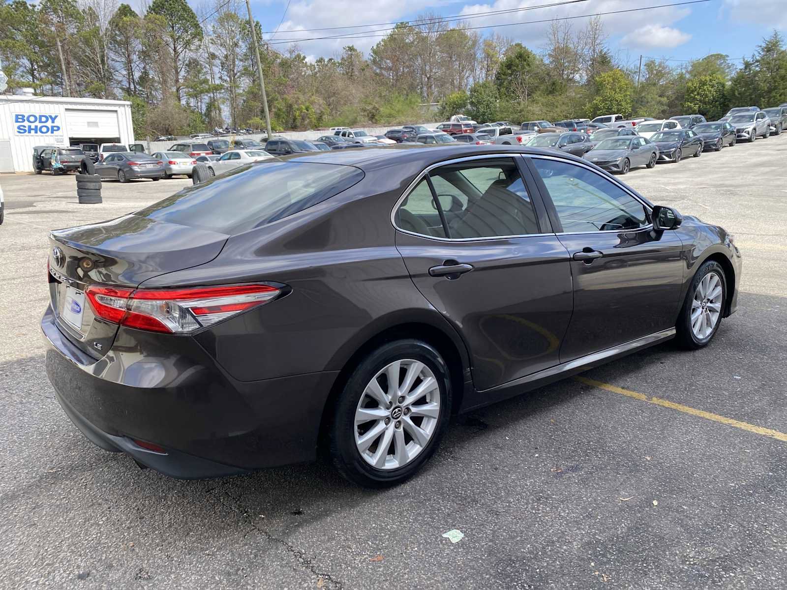 Used 2018 Toyota Camry LE w/ Moonroof Package image 4