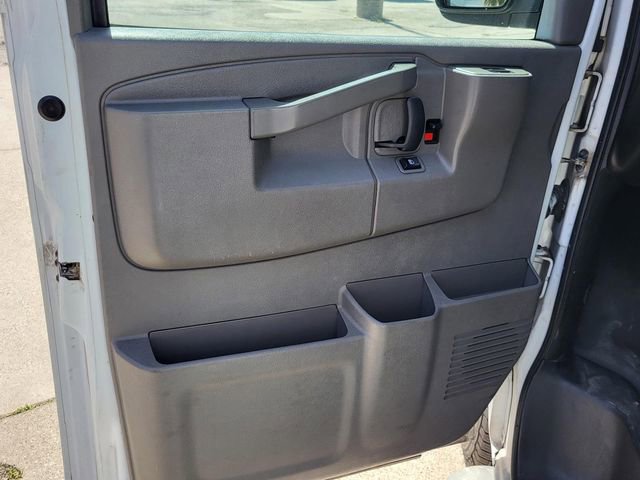 Used 2018 Chevrolet Express 2500 w/ Driver Convenience Package RWD image 13
