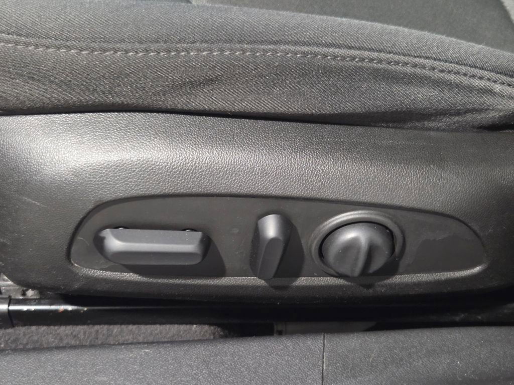 Used 2016 Chevrolet Malibu LT image 23