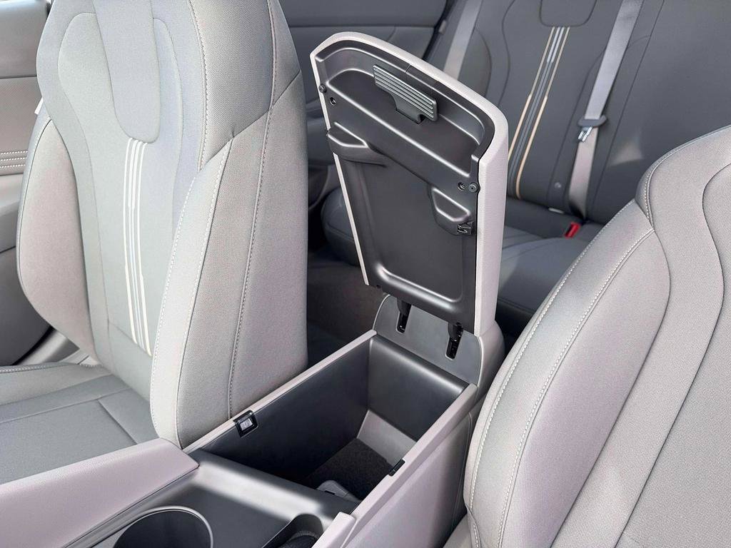 New 2026 Hyundai Elantra Sport FWD image 18
