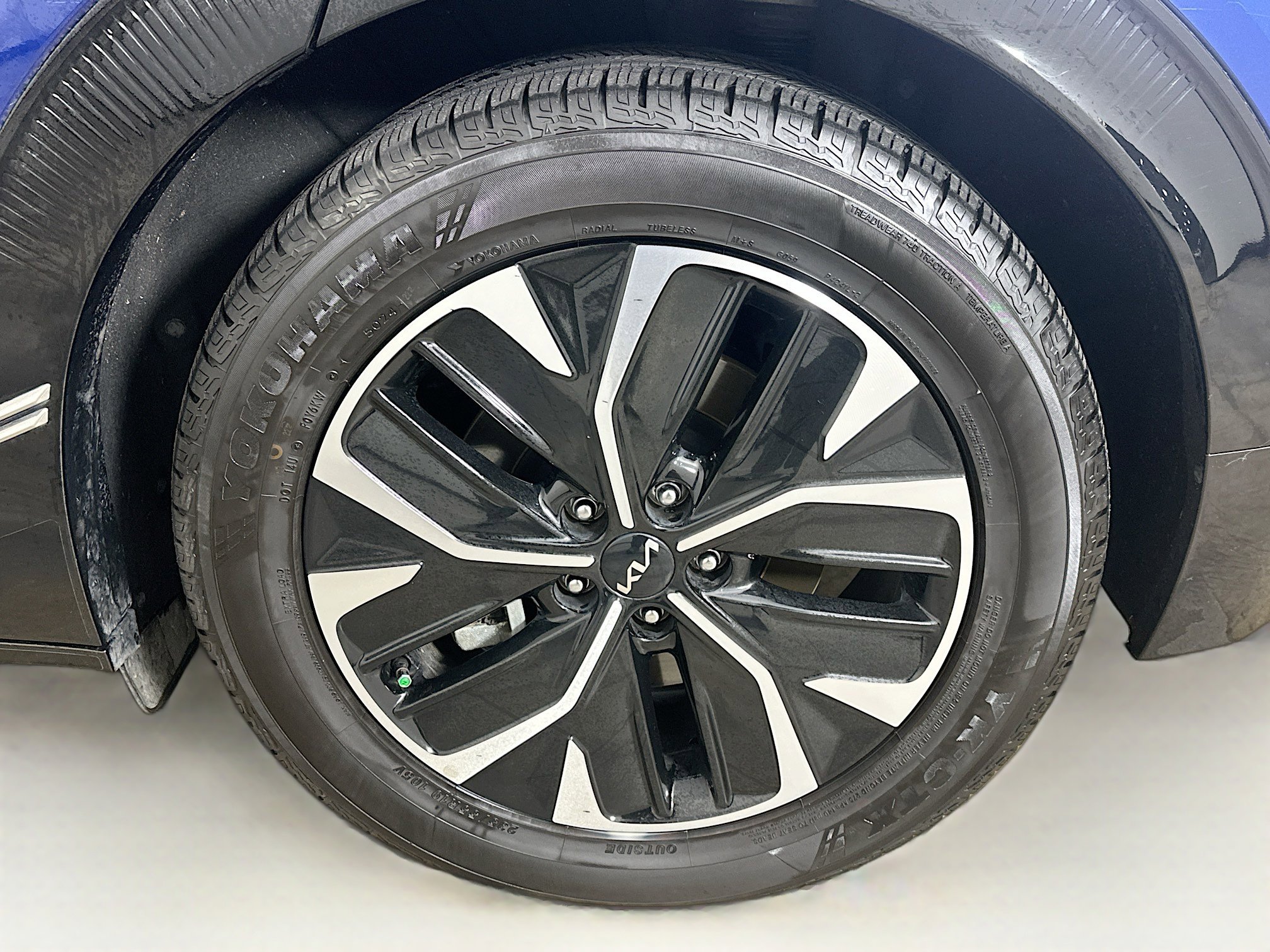 Used 2023 Kia EV6 Wind RWD image 11
