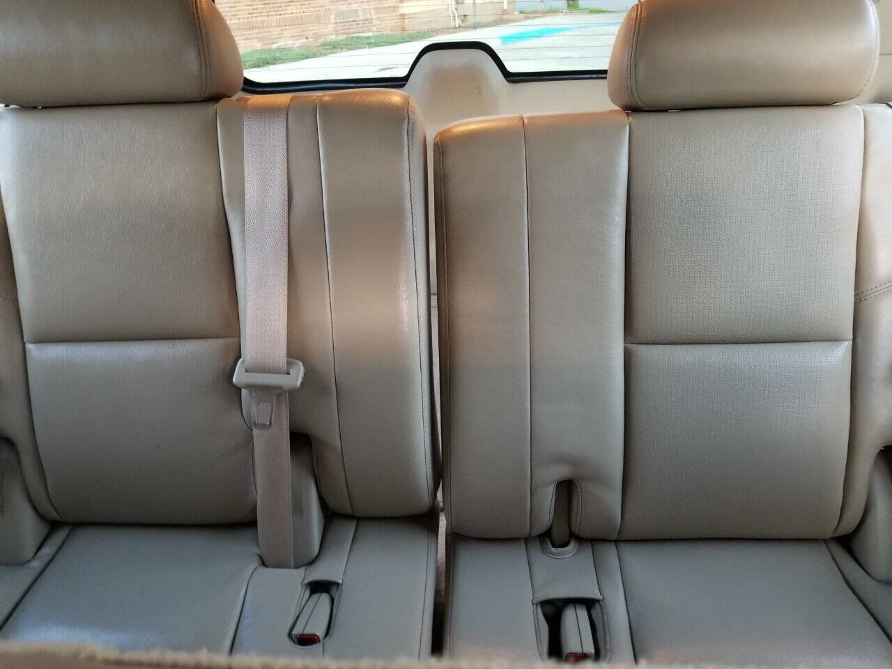 Used 2011 Cadillac Escalade ESV Luxury image 8