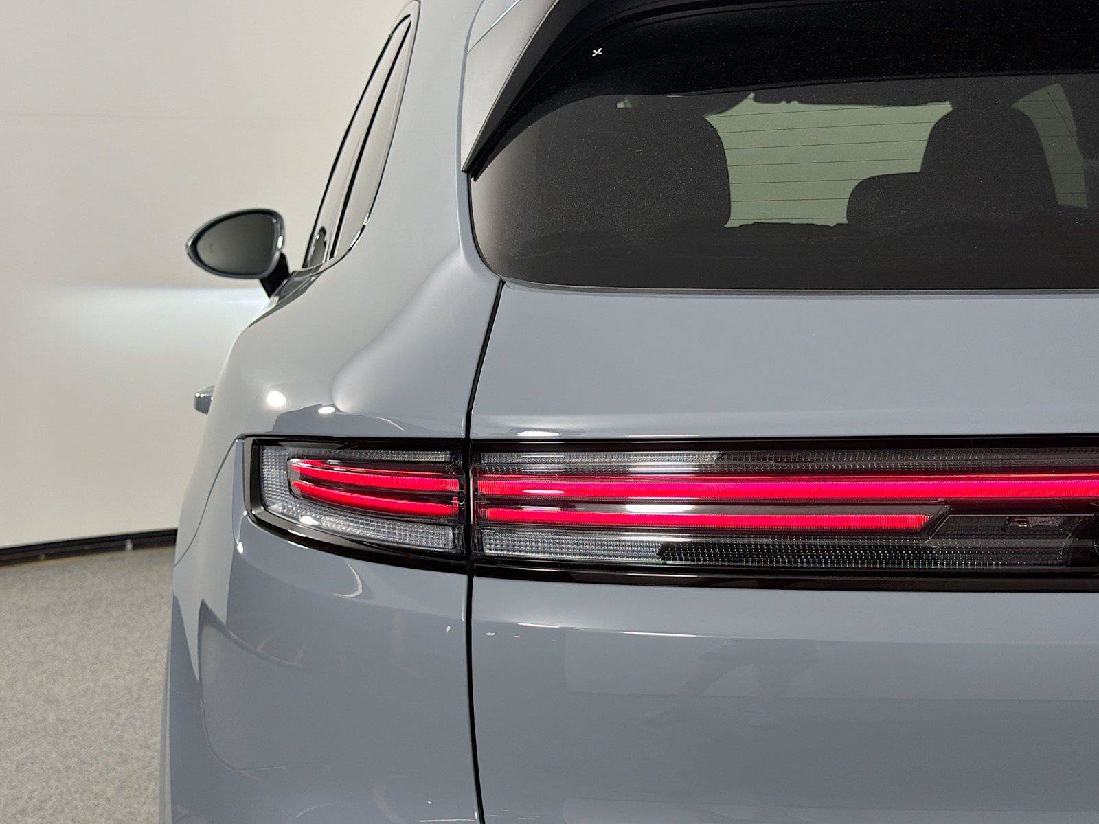 Certified 2025 Porsche Cayenne AWD/4WD image 16