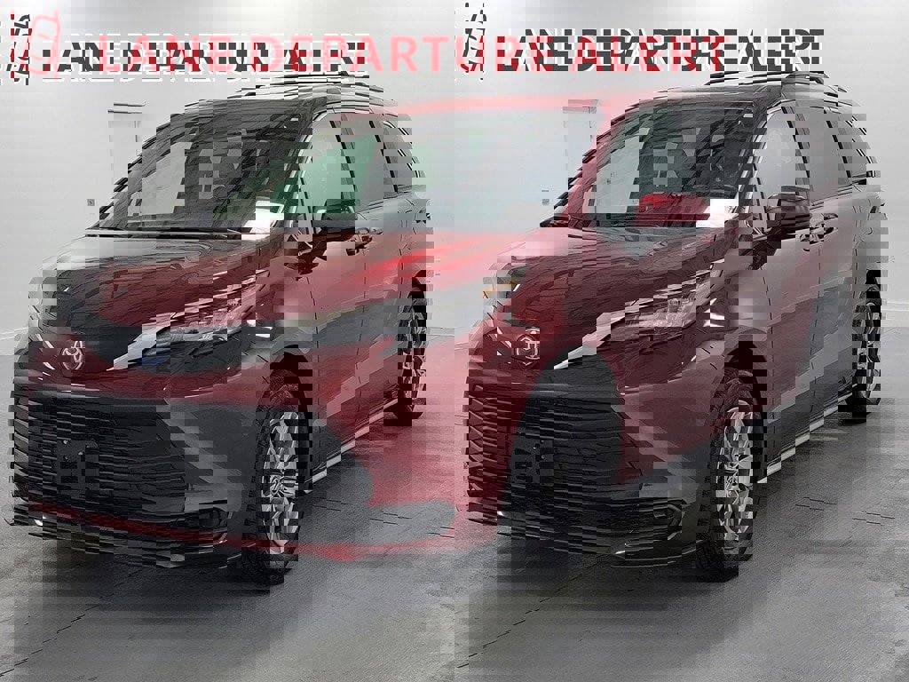 Used 2025 Toyota Sienna LE w/ LE Plus Package image 4
