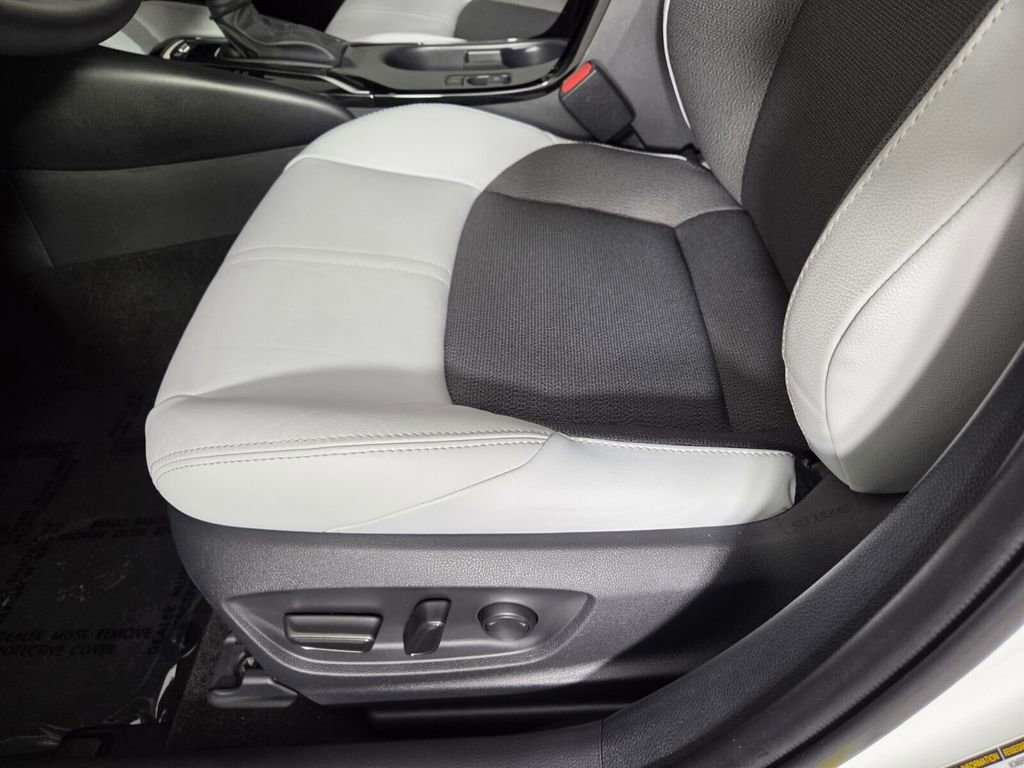 Used 2025 Toyota Corolla XSE FWD image 14