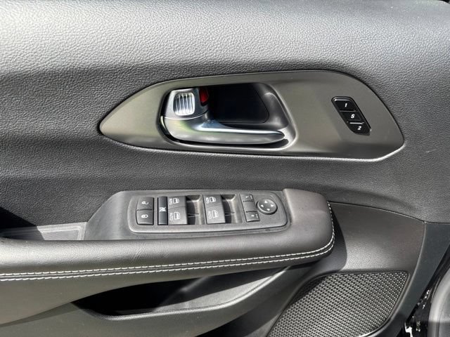 Used 2026 Chrysler Pacifica Select w/ S Appearance Package AWD/4WD image 11