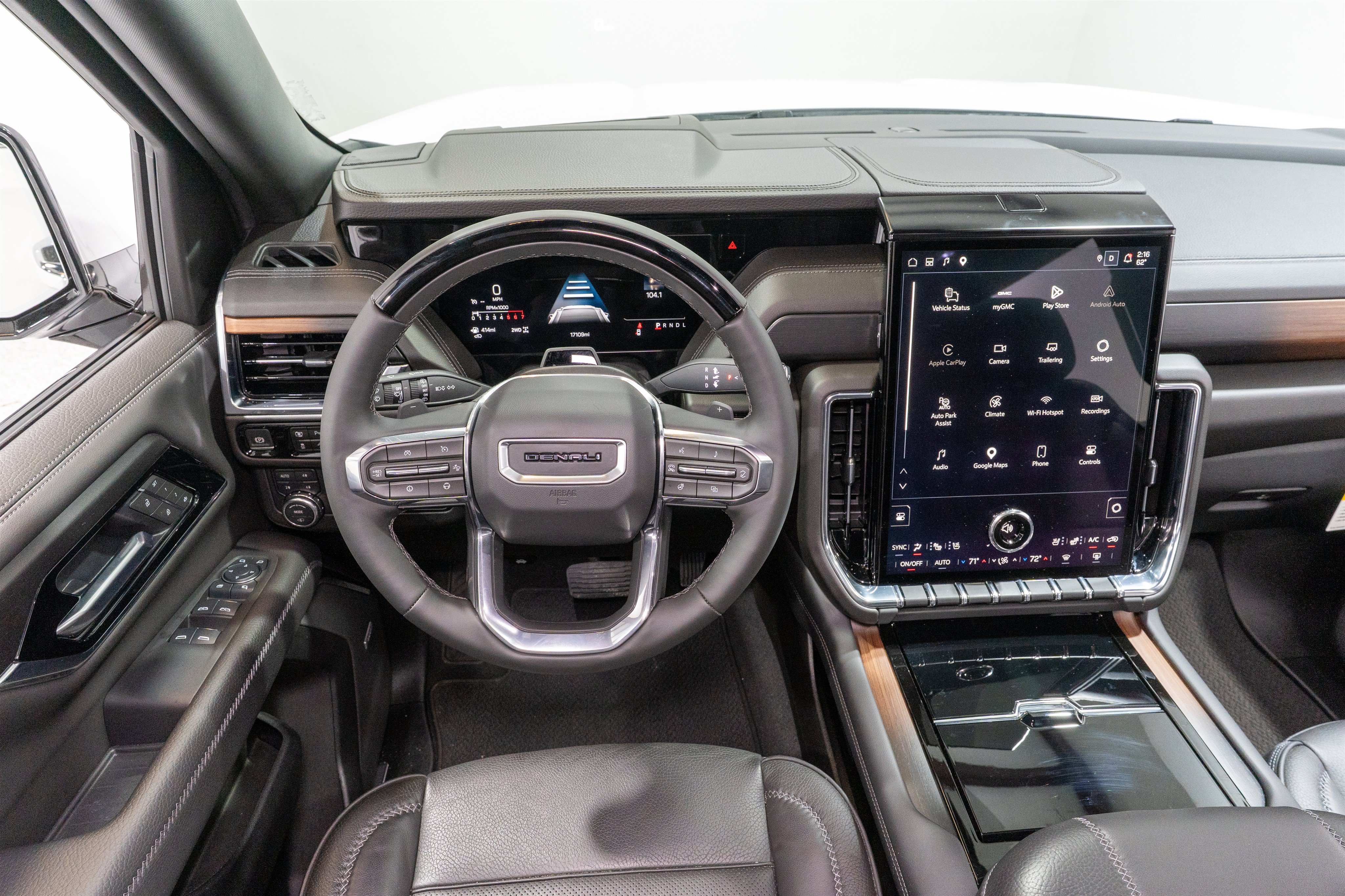 Used 2025 GMC Yukon XL Denali w/ Advanced Technology Package AWD/4WD image 12
