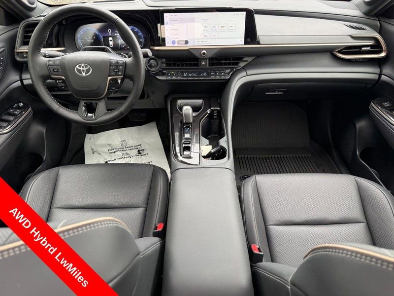 Used 2025 Toyota Crown Platinum AWD/4WD image 13
