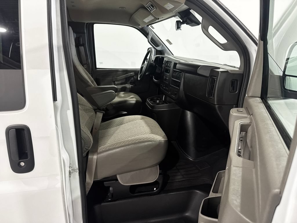 Used 2025 Chevrolet Express 3500 LT w/ LT Preferred Equipment Group RWD image 14