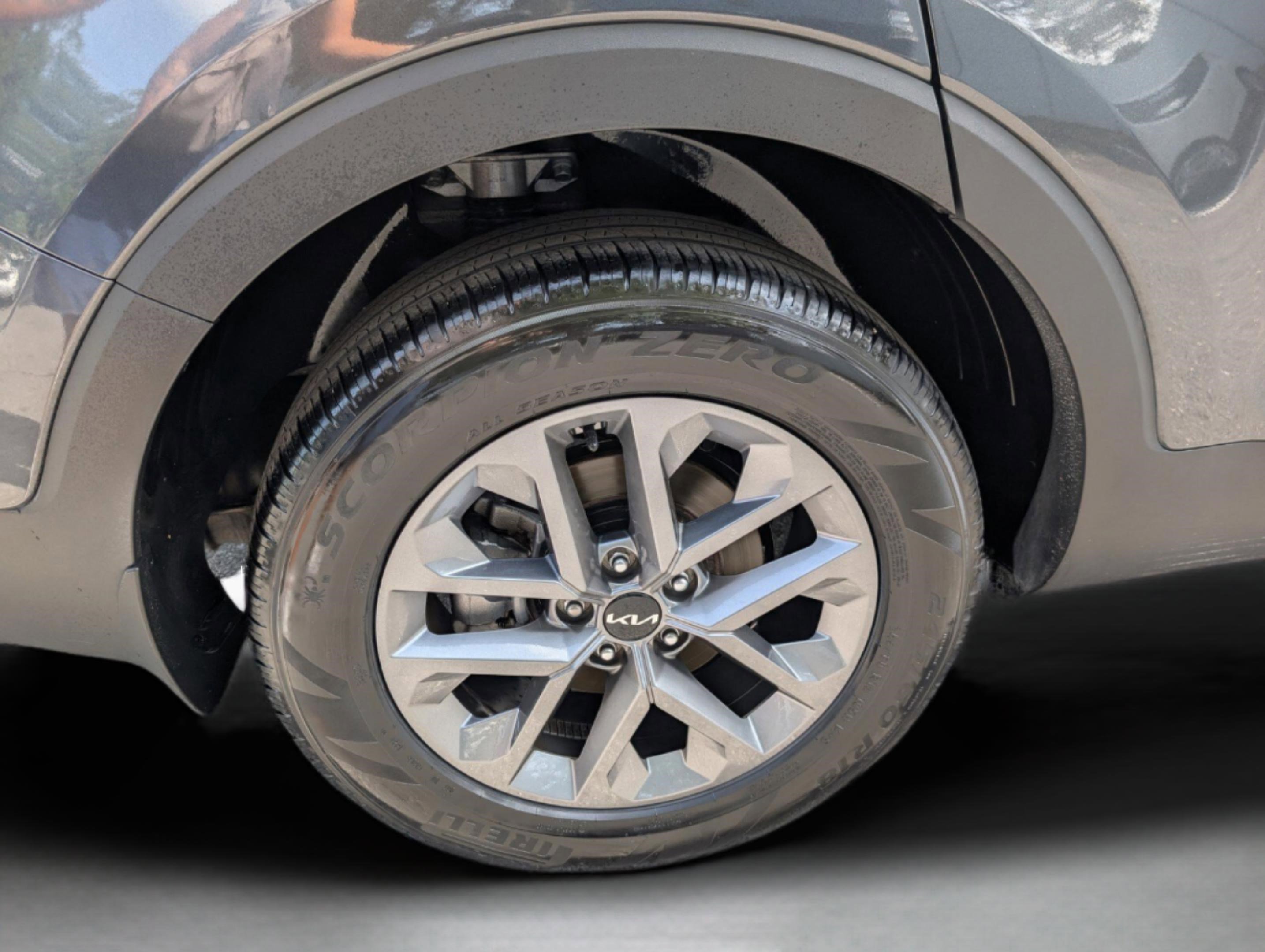 Certified 2024 Kia Telluride LX image 24