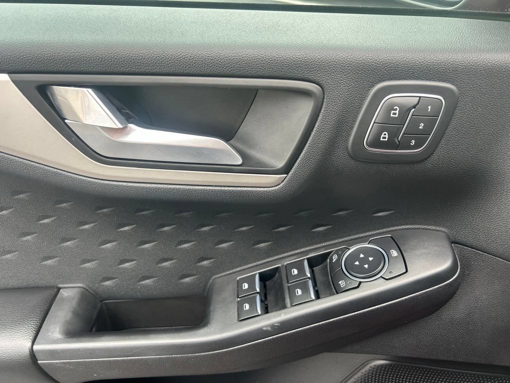 Used 2020 Ford Escape SEL FWD image 16