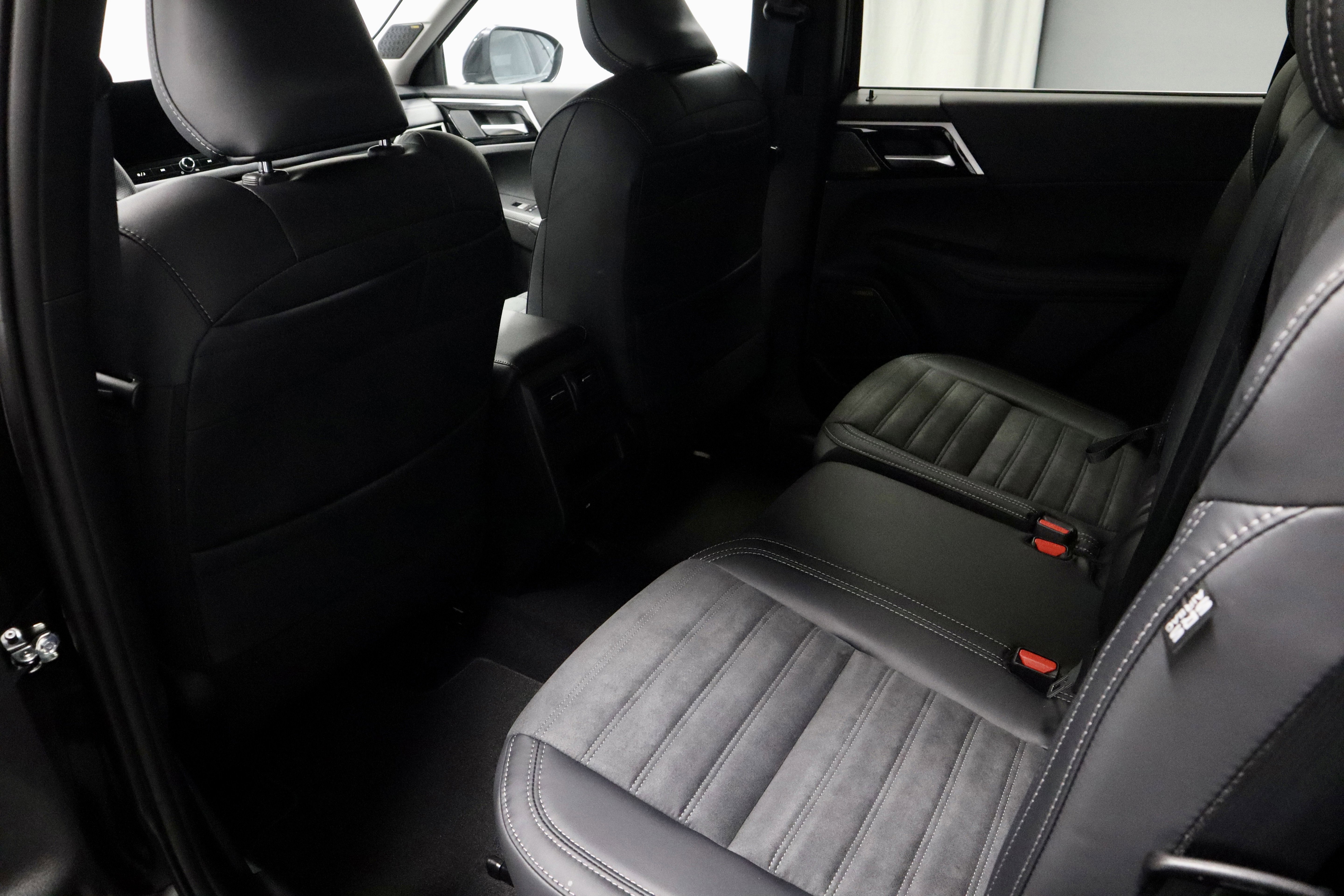 New 2025 Mitsubishi Outlander SE image 15