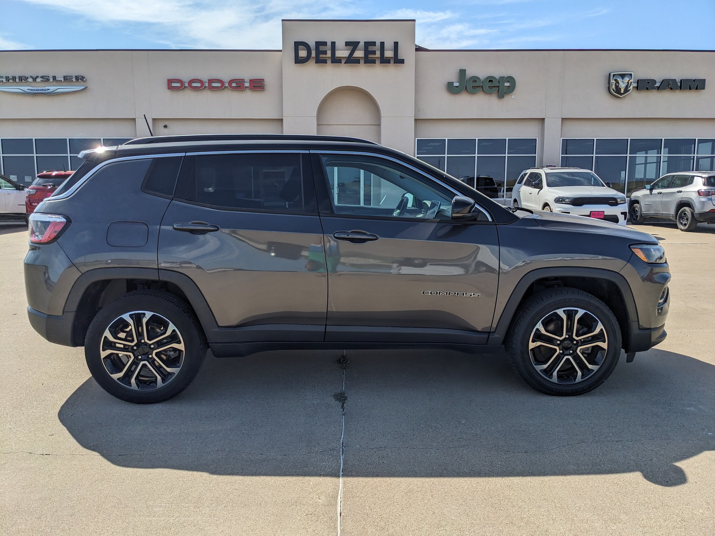 Used 2022 Jeep Compass Limited AWD/4WD image 1
