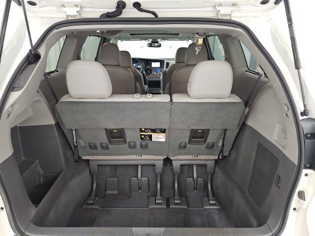 Used 2019 Toyota Sienna XLE w/ XLE Navigation Package image 33