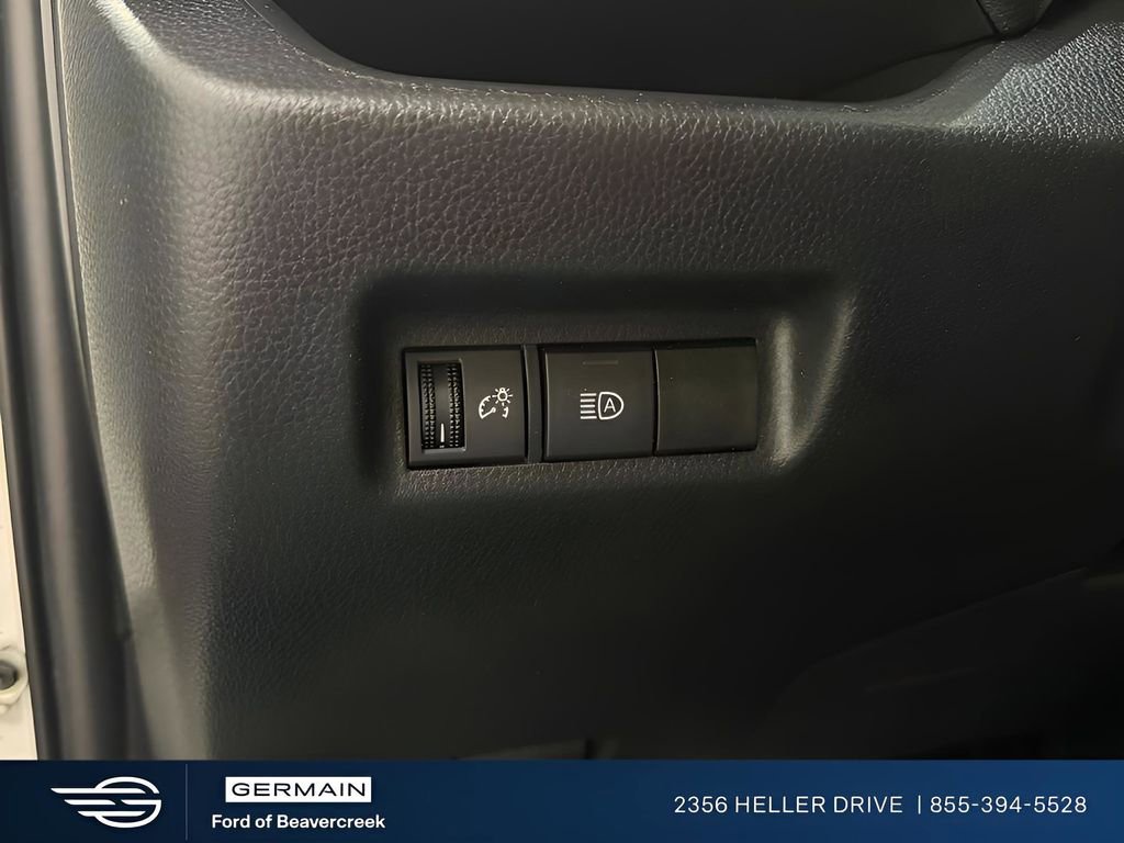 Used 2022 Toyota RAV4 LE image 11