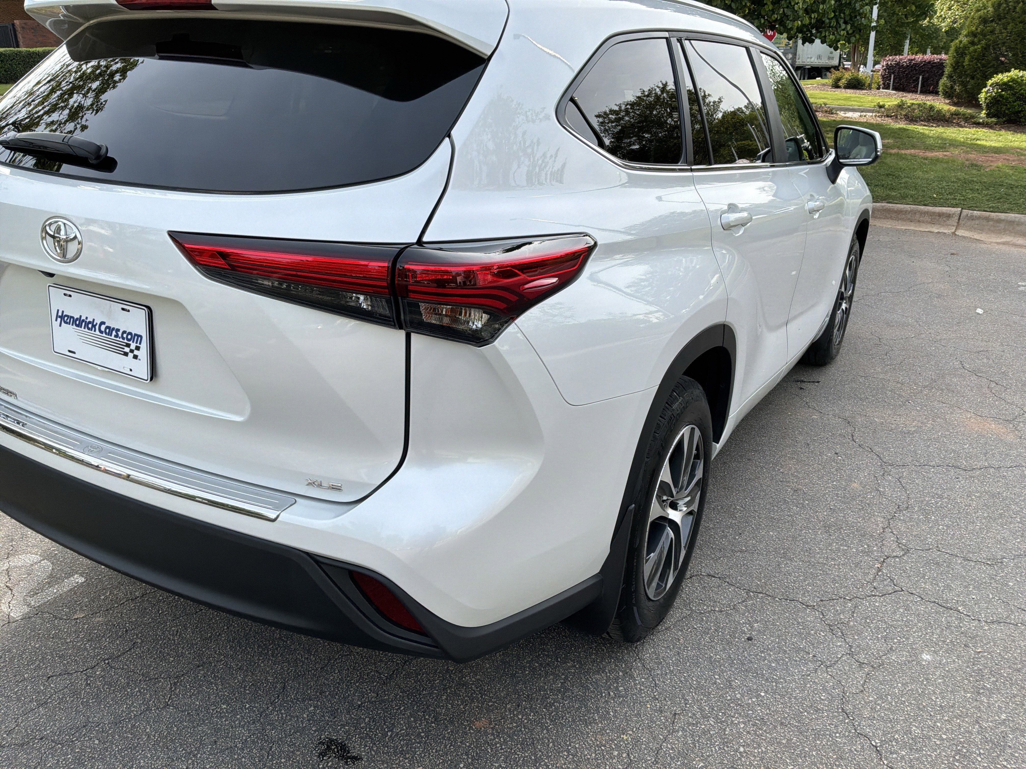 Used 2023 Toyota Highlander XLE image 10