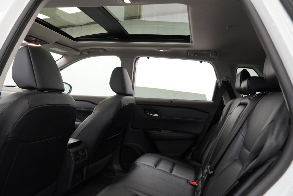 Used 2023 Nissan Rogue SV w/ SV Premium Package AWD/4WD image 5