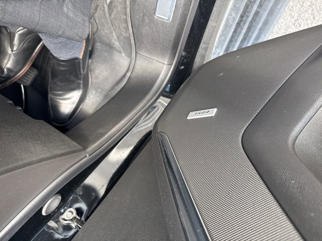 Used 2025 GMC Yukon Denali w/ Denali Reserve Package image 7